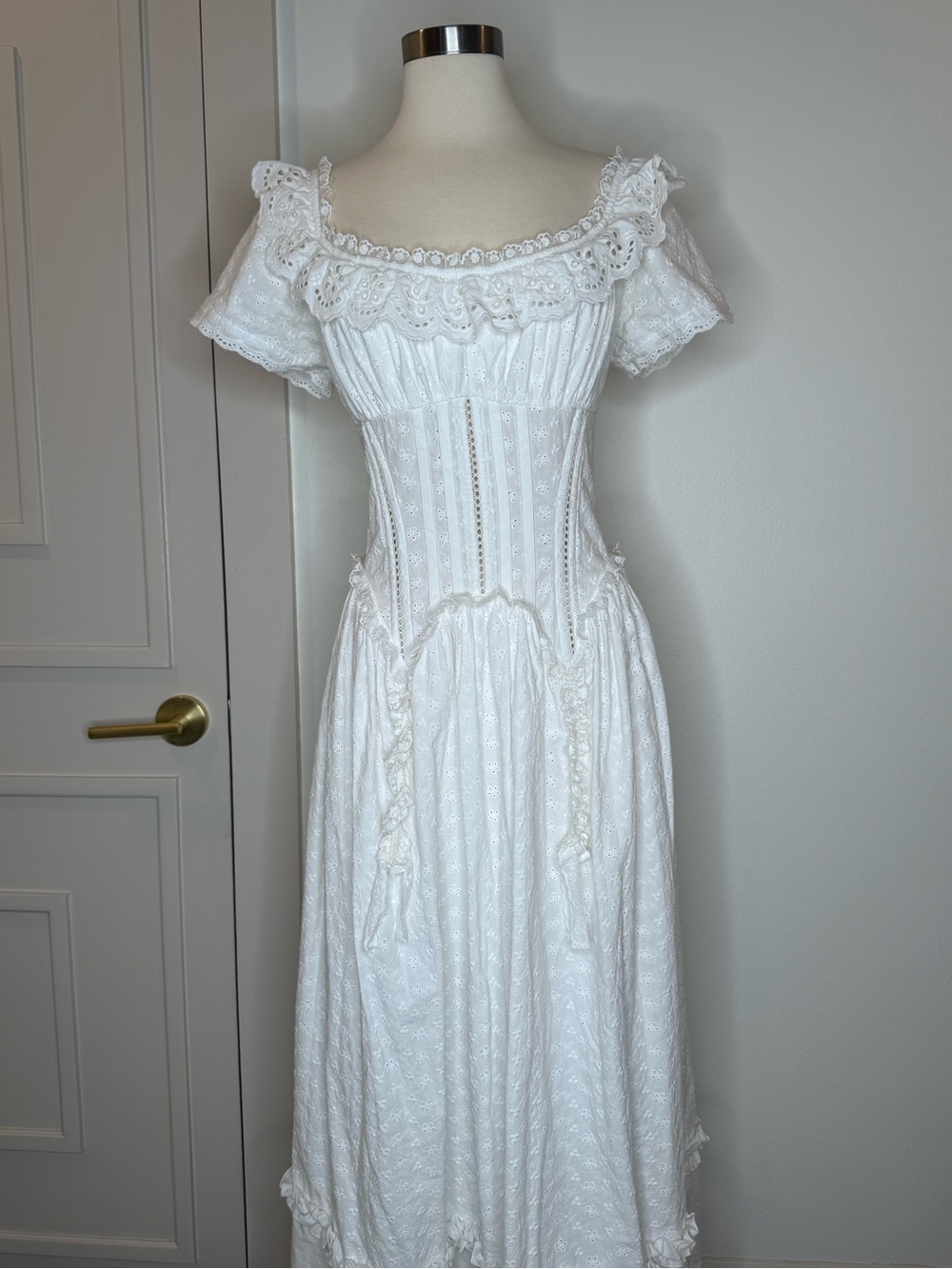 Off-Shoulder White Lace Corset Midi Dress - Picture 5 of 8